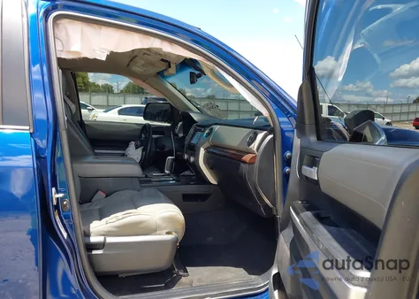 2015 Toyota Tundra Limited 5.7L V8 z USA, uszkodzony, nr VIN 5TFBW5F12FX477257